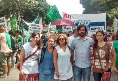 Del Caño acompañó la movilización en La Plata contra los despidos y el techo a las paritarias