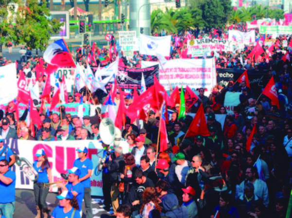 Importante marcha contra el gobierno de Piñera