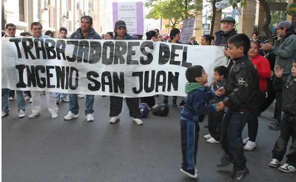Peña en apoyo a los despedidos del Ingenio San Juan