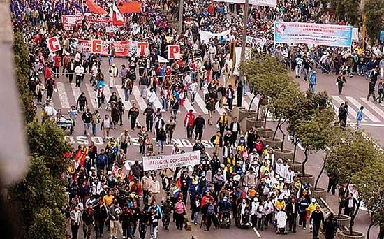 Un mes de movilizaciones en Perú