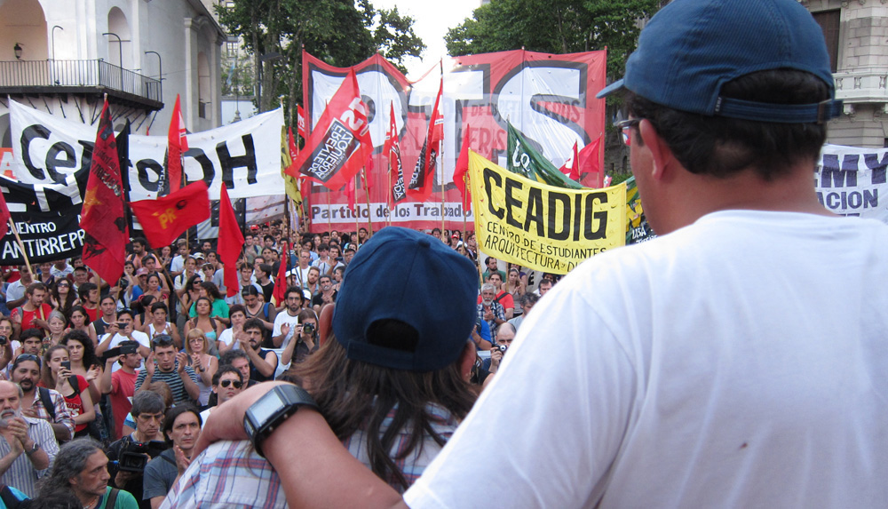 La izquierda junto al sindicalismo combativo en la Plaza de Mayo por "aumento para los trabajadores, no para los represores" y por la absolución de los petroleros de Las Heras