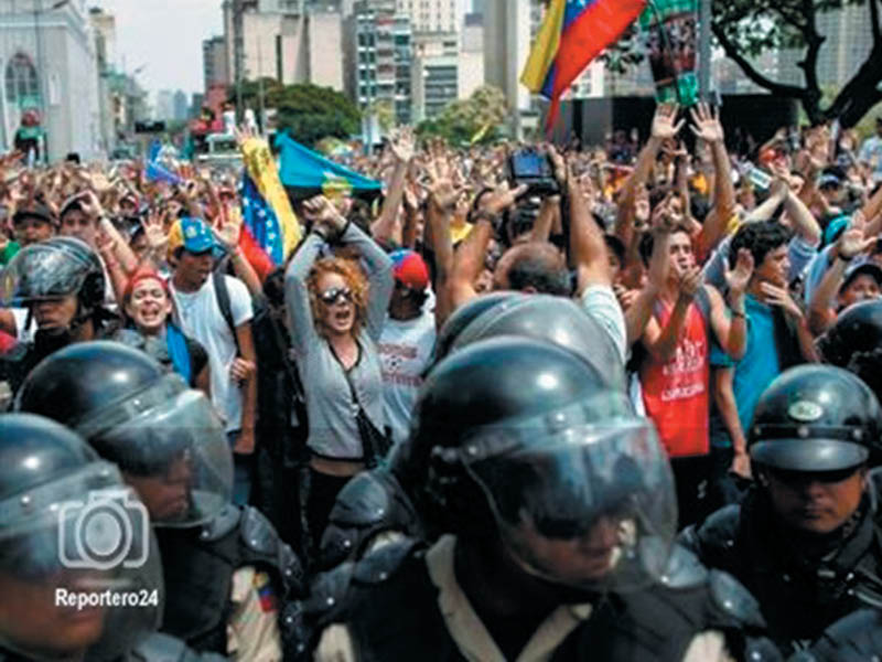 Las medidas de Maduro polarizan la situación en Venezuela