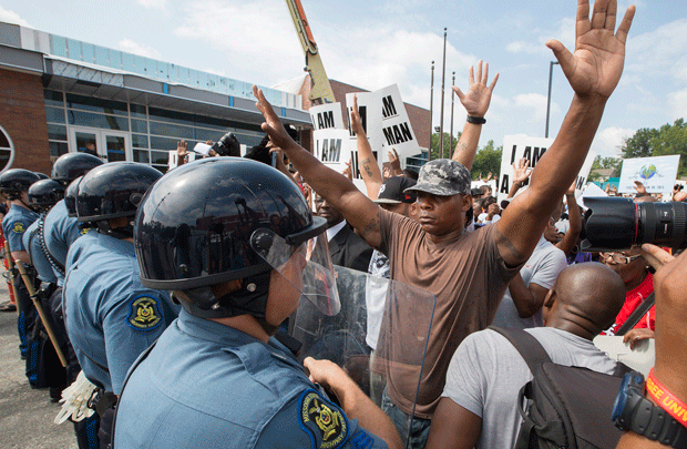 Ferguson: la bronca sigue encendida