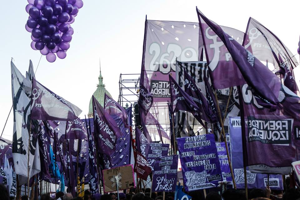 “Mas de 2 mil mujeres vamos con Pan y Rosas y el Frente de Izquierda a reclamar por el aborto legal”