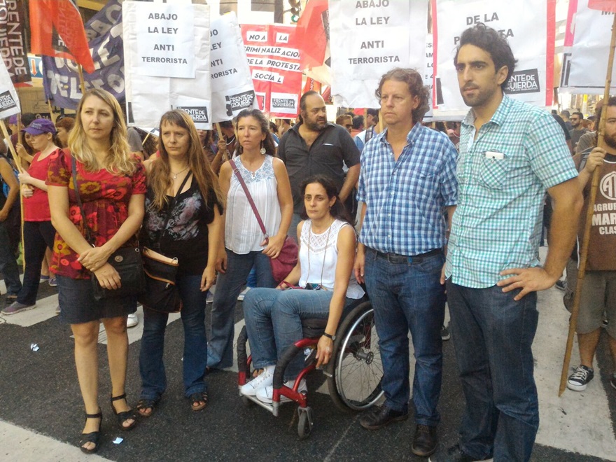 El PTS-FIT inició la jornada por libertad de Milagro Sala con un corte en Corrientes y Callao