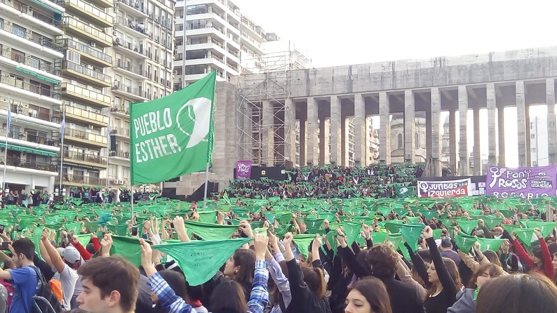 Pañuelazo en Rosario: “Que Perotti vote a favor"