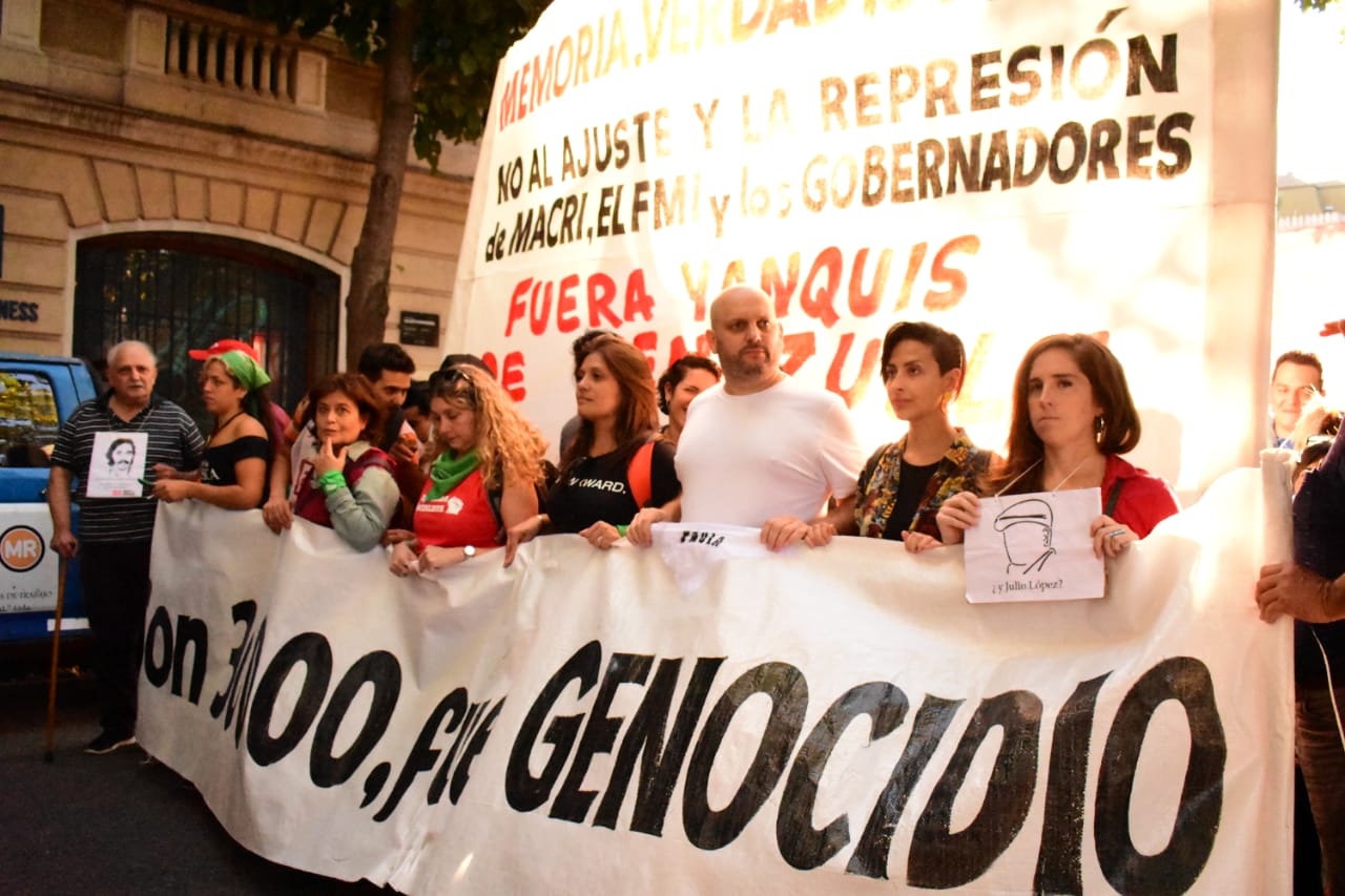 A 43 años del golpe: enorme movilización en Rosario contra la dictadura genocida 
