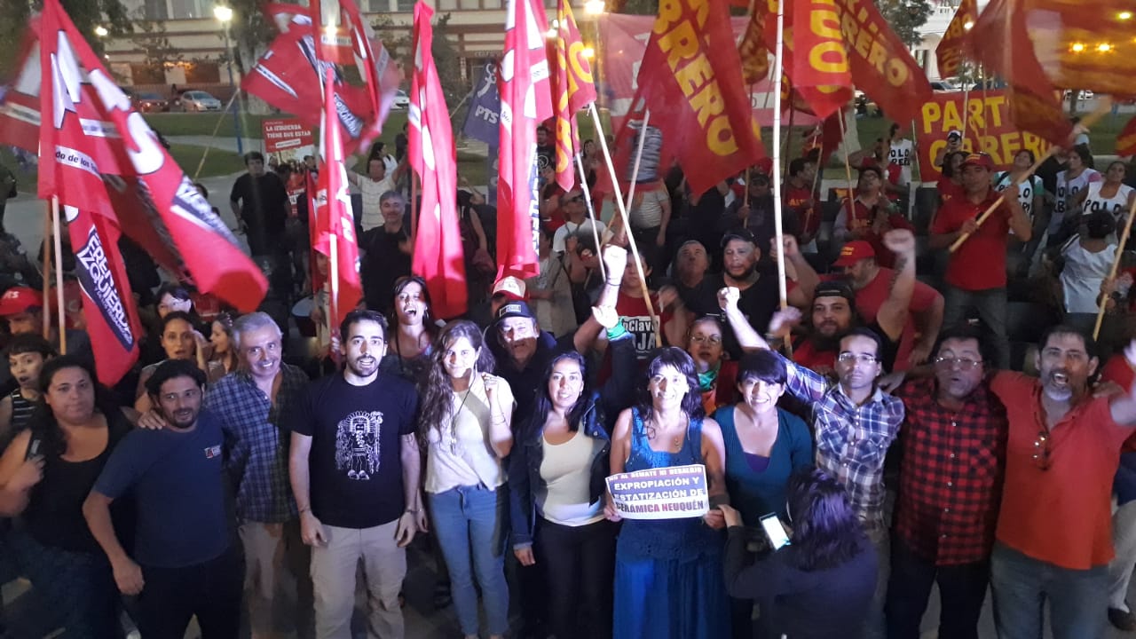El Frente de Izquierda cerró su campaña en General Roca con un acto en la Plaza Belgrano