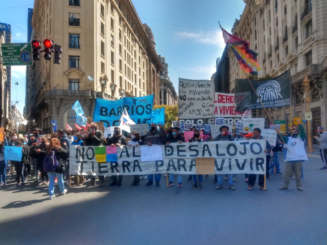 A Plaza de Mayo por Guernica: Diputados del Frente de Izquierda Unidad acompañaron el reclamo por vivienda