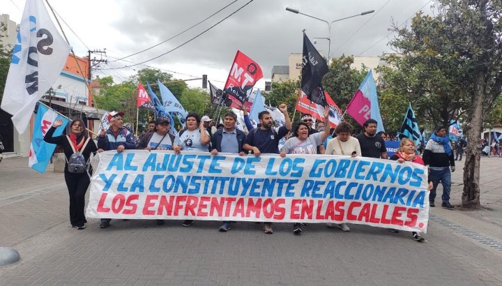 Masiva movilización contra la reforma de la Constitución jujeña de Morales