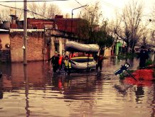 "Los docentes organizamos la solidaridad con los inundados, contra el uso electoral de los punteros"