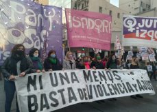 Mujeres trabajadoras con referentes del Frente de Izquierda las primeras en gritar "Ni una Menos" este 3 de junio