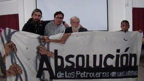 Osvaldo Bayer con los petroleros de Las Heras