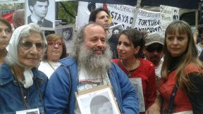 Barry: "Scioli es un candidato de derecha y su policía maneja el narcotráfico"