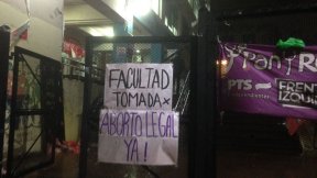 Tomaron las facultades de Filosofía, Ciencias Sociales y Psicología de la UBA por el aborto legal