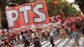 Multitudinario acto en Plaza de Mayo por la absolución de los petroleros de Las Heras