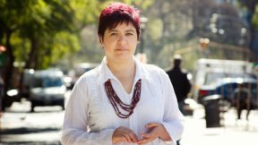 Andrea D'Atri presenta "Pan y Rosas. Pertenencia de género y antagonismo de clase en el capitalismo"