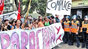 Brutal represión y contundente paro de los trabajadores de Kromberg & Schubert