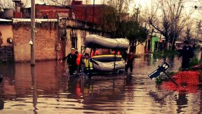"Los docentes organizamos la solidaridad con los inundados, contra el uso electoral de los punteros"