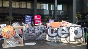 Nueva protesta estudiantil en la AmCham en apoyo a obreros de Lear