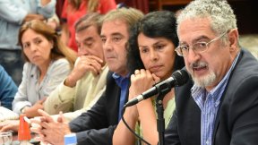 “El ministro Bouhid en vez de cobrar a los extranjeros, tendría que dejar de subsidiar el negocio privado de la salud” 