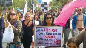 Que los diputados ganen lo mismo que una maestra
