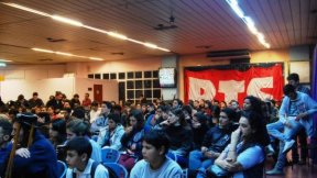 Más de doscientas personas en Asamblea del PTS de Rosario junto al diputado Nicolás del Caño