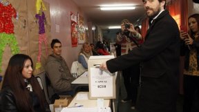 Votó Del Caño y reclamó agua para el Barrio Cano