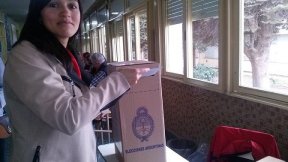 Votó Natalia Hormazábal y llamó a defender los votos del Frente de Izquierda