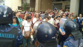 Legisladora Laura Vilches (PTS-FIT) exige libertad de los docentes detenidos 