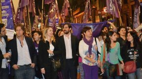 Bregman cierra su campaña con una caminata de mujeres y jóvenes hasta el Obelisco porteño