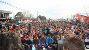 Por un paro activo de 36 horas, con las banderas de Lear y de Donnelley