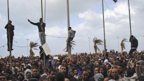 El régimen de Gadafi se está fracturando