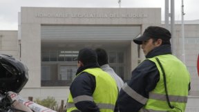 La Legislatura neuquina amaneció militarizada para votar el acuerdo secreto con Chevron