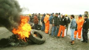 “Nos solidarizamos con los trabajadores perseguidos en Santa Cruz”