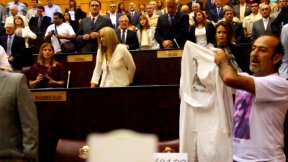 Godoy se retiró de la Legislatura repudiando la presencia de Sobisch