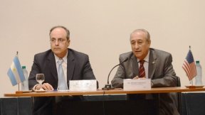 Asesorados por el imperio