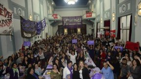 Con acto en el Obelisco, Bregman cierra su campaña junto a mujeres y jóvenes del Frente de Izquierda