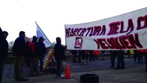 Piquete en Ruta 7 y gran apoyo nacional a los obreros de Cerámica Neuquén