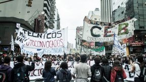 Gran movilización de secundarios al Ministerio de Educación porteño