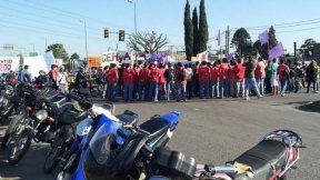 Liliana: la patronal despide, los obreros paran