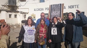Organismos de derechos Humanos, organizaciones políticas y sindicales logramos entrar a ver a los compañeros detenidos de Las Heras