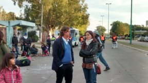 Christian Castillo repudió el desalojo y la represión de Scioli a las familias de La Plata