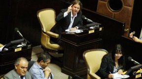 Castillo: “El FIT votó en contra del presupuesto y propusimos ley para que diputados cobren como docentes"