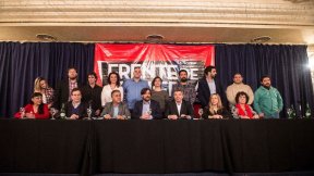 El Frente de Izquierda hace su cierre frente a la carpa de los trabajadores de PepsiCo
