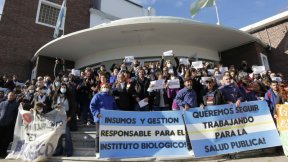 Nicolás del Caño acompañó el reclamo del Instituto Biológico: "Están defendiendo la salud pública"