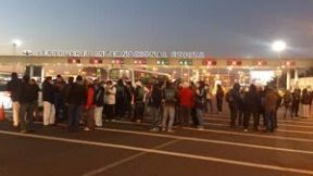 Candidatas del Frente de Izquierda acompañan a los trabajadores de Cresta Roja
