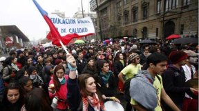 Chile: Quieren enterrar un año de lucha estudiantil