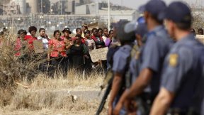 El gobierno del Congreso Nacional Africano masacra a 34 obreros en Sudáfrica