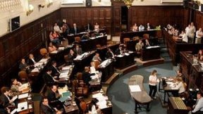 La Senadora Noelia Barbeito (PTS/FIT) rechazó el pagó a los fondos buitres y exigió una consulta popular para que el pueblo decida